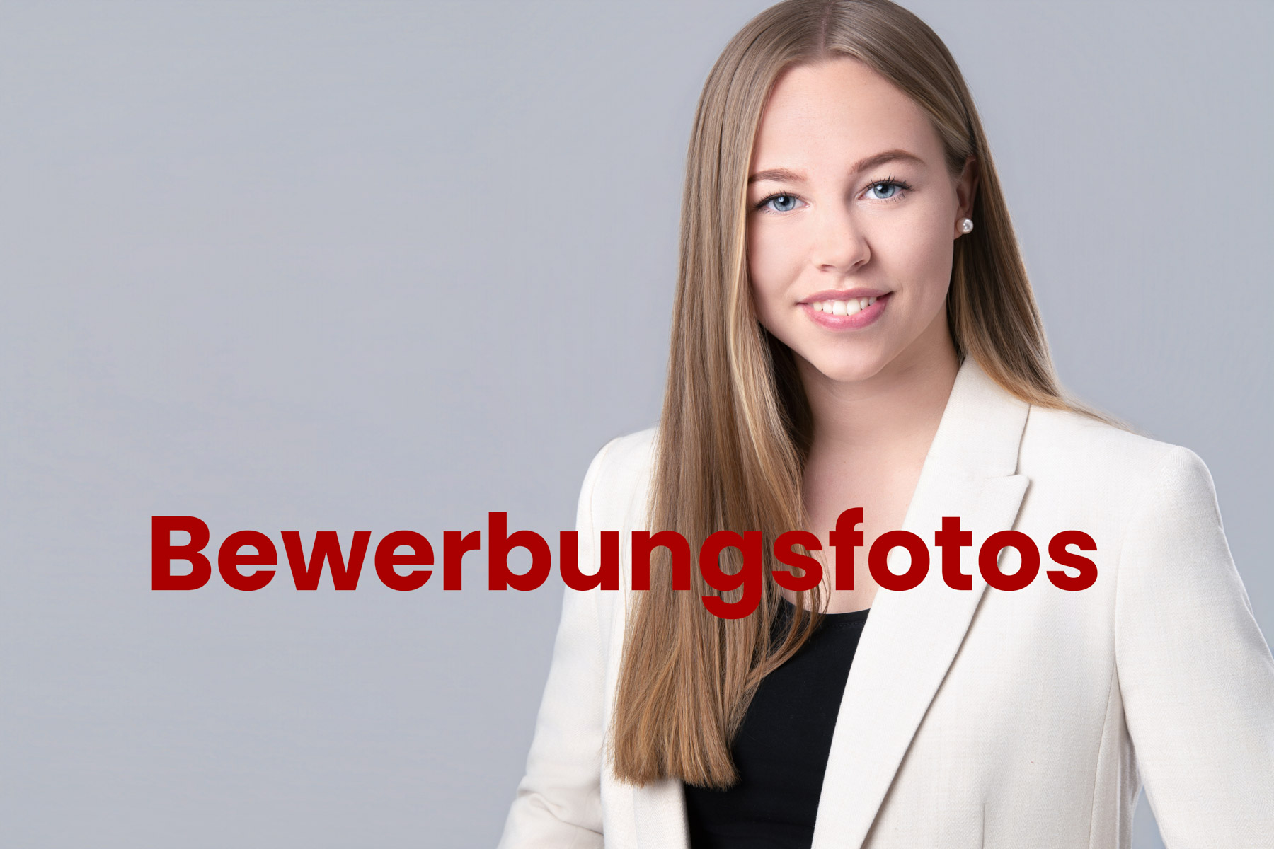 Bewerbungsfoto zeigt Frau im hellen Sakko