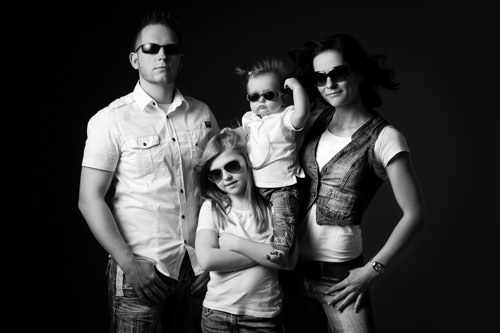 familien-fotoshooting-familie-mit-sonnenbrillen