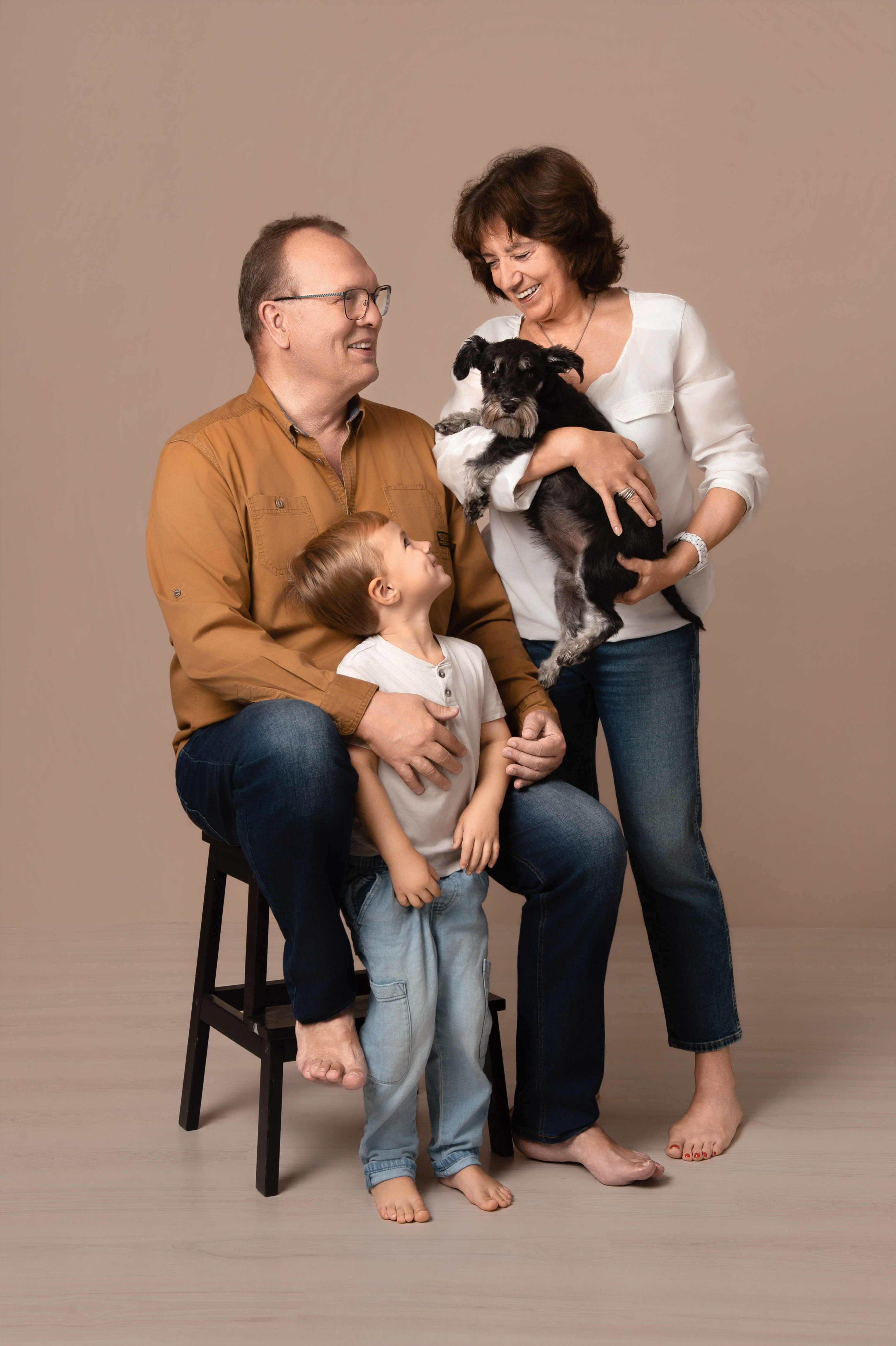 Familie bei einem Familien-Fotoshooting im Studio