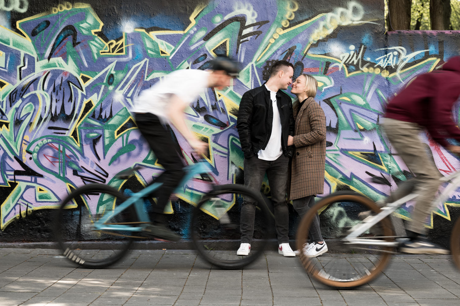 engagement-shooting Unna Paar mit Fahradfahrer