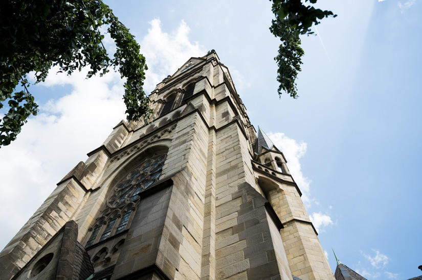 Heilig Kreuz Kirche in Münster vor blauem Himmel