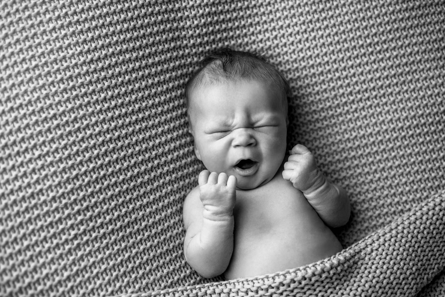 Newborn Shooting Unna Neugeborenes lacht